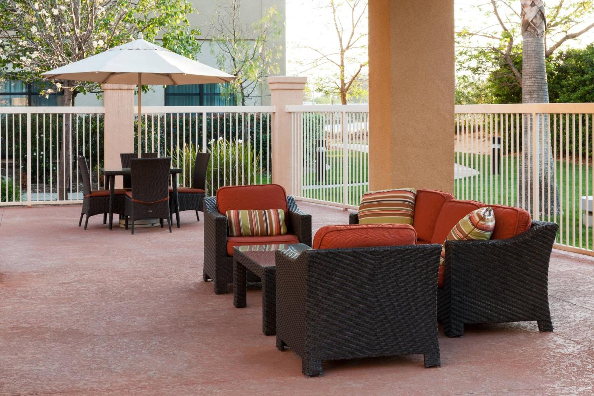 Hotel Courtyard By Marriott Santa Clarita Valencia Extérieur photo
